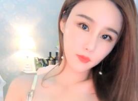 清纯妹子真空自慰实录！短裙扭腰蜜桃臀若隐若现 骑坐按摩棒高速抽插喷水失禁