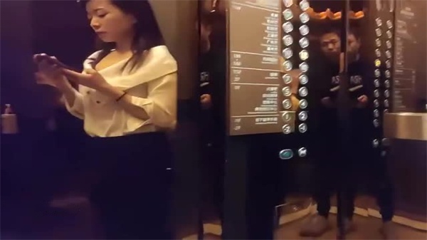 22岁极品美少女小秋酒店激情被狂干内射！