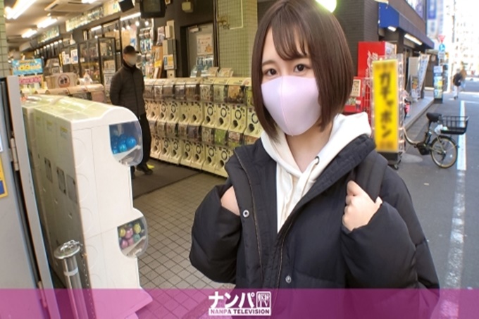 真软派首次拍摄。1781偶像喜欢的宅活女子在秋叶原搭讪！最初避开人要求性交，从被玩弄了乳头的附近一口气发动