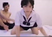 邻居清纯学生妹 为换iPhone自愿献身 白嫩小穴任我插